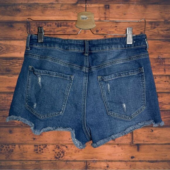 5 for $25🔥Forever 21 Raw Hem Denim Shorts Size 30 - Picture 2 of 5